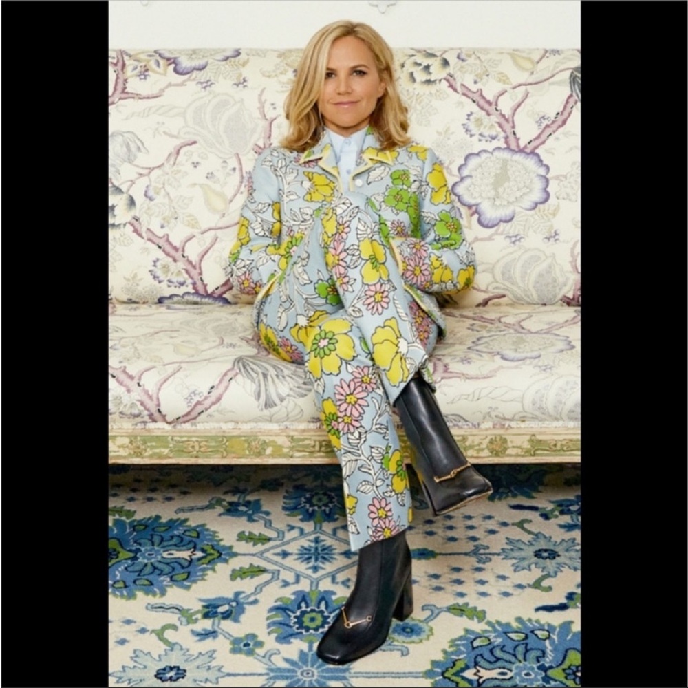 Tory Burch ankle bootie in
perfect black - Picture 14 of 15